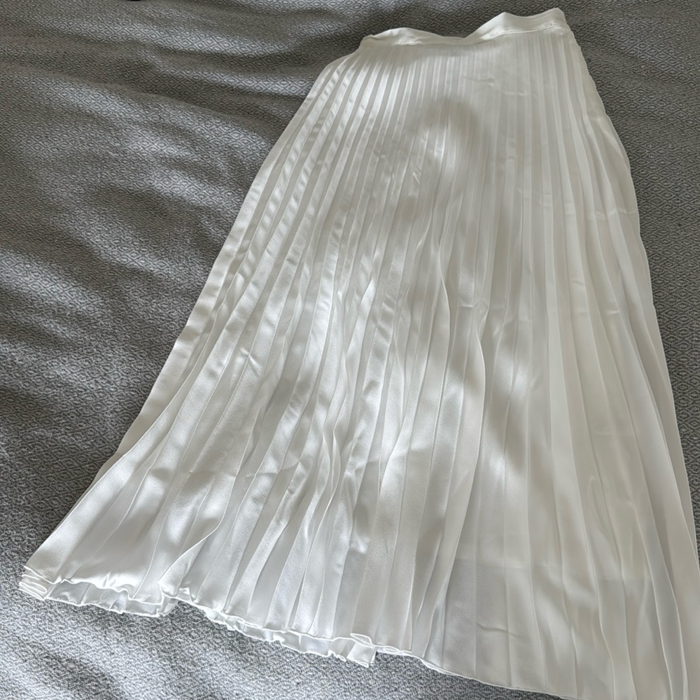 Zara white pleated maxi skirt.